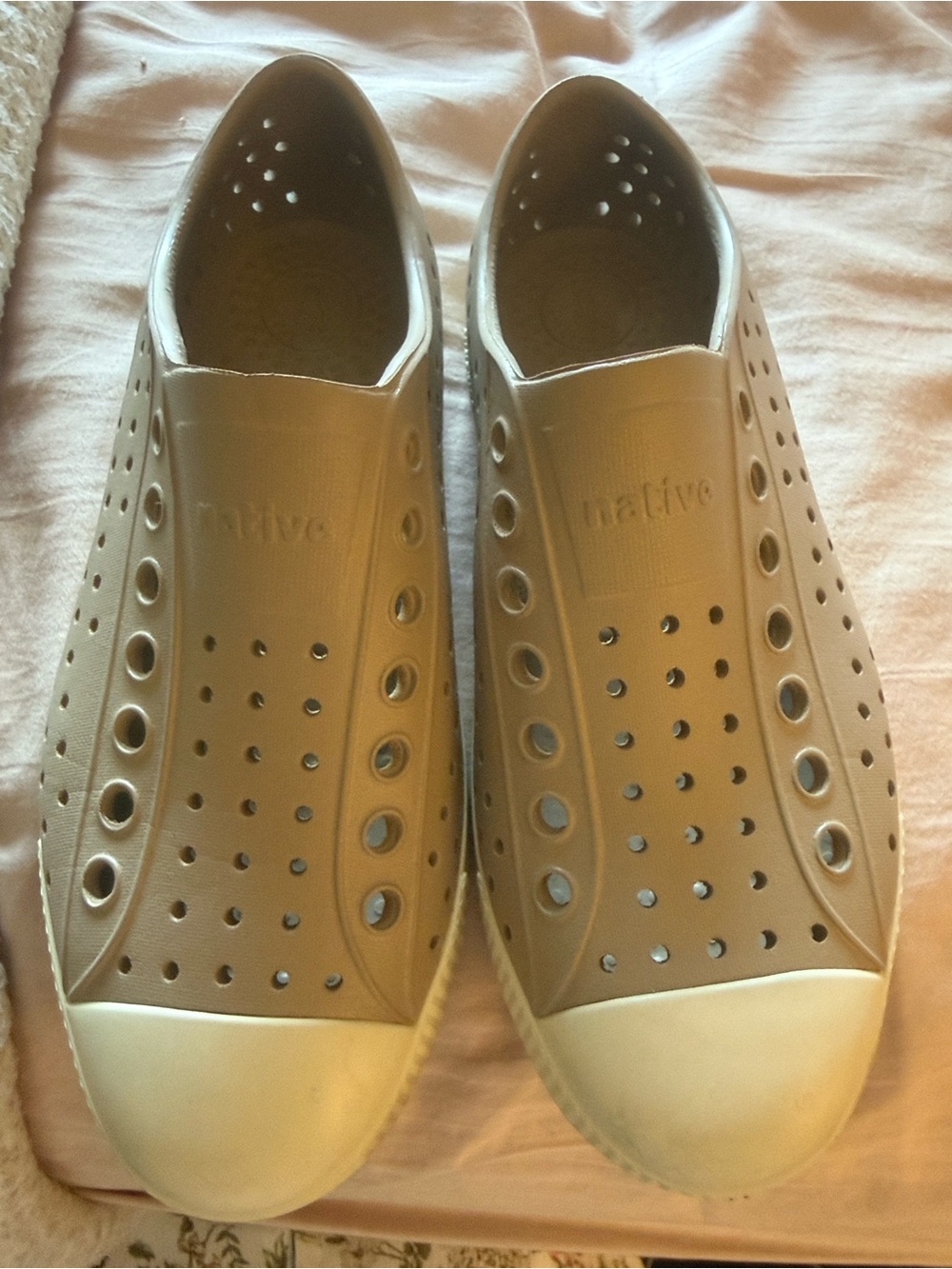 Native Woman’s Cream Slip-On Sneakers
